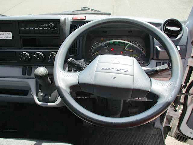 三菱ふそうキャンターアルミバン小型（2t・3t）[写真12]