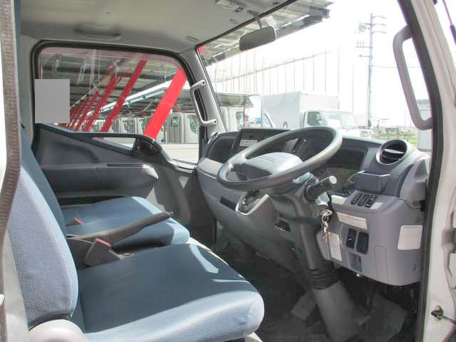 三菱ふそうキャンターアルミバン小型（2t・3t）[写真13]