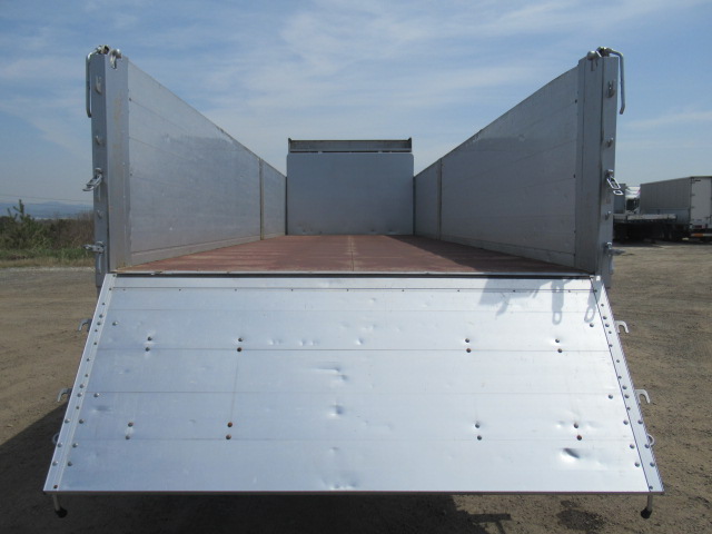 いすゞギガダンプ大型（10t）[写真10]