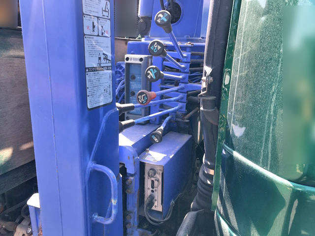 三菱ふそうファイターセルフクレーン5段中型（4t）[写真15]