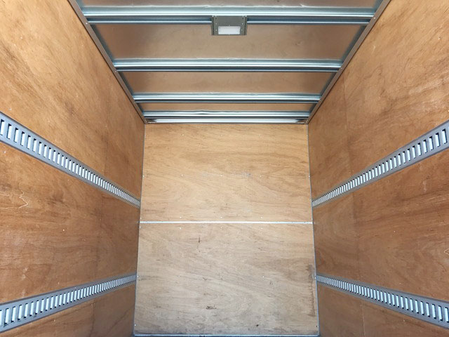 いすゞエルフアルミバン小型（2t・3t）[写真13]