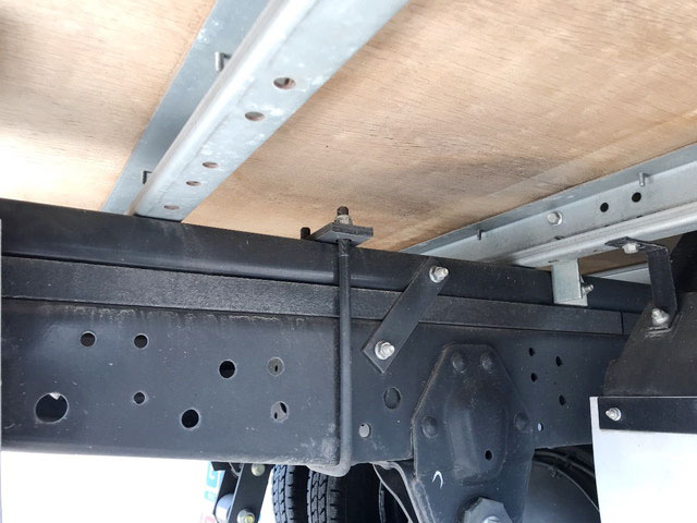 いすゞエルフアルミバン小型（2t・3t）[写真19]