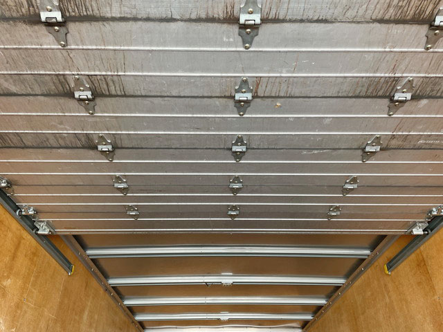 三菱ふそうキャンターアルミバン小型（2t・3t）[写真13]