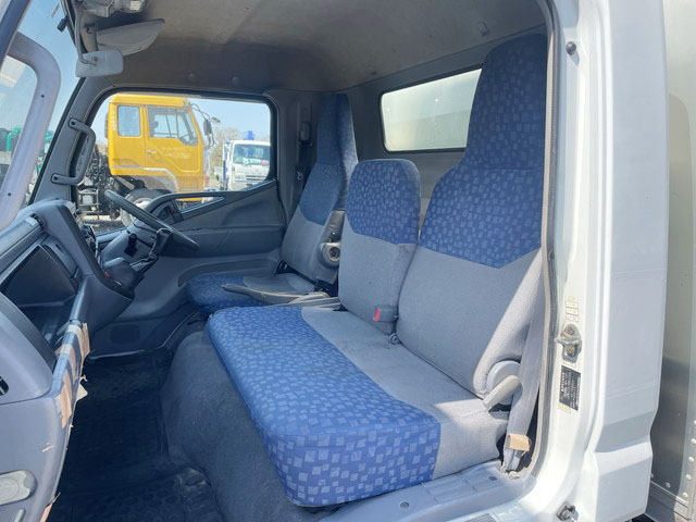 三菱ふそうキャンターアルミバン小型（2t・3t）[写真28]