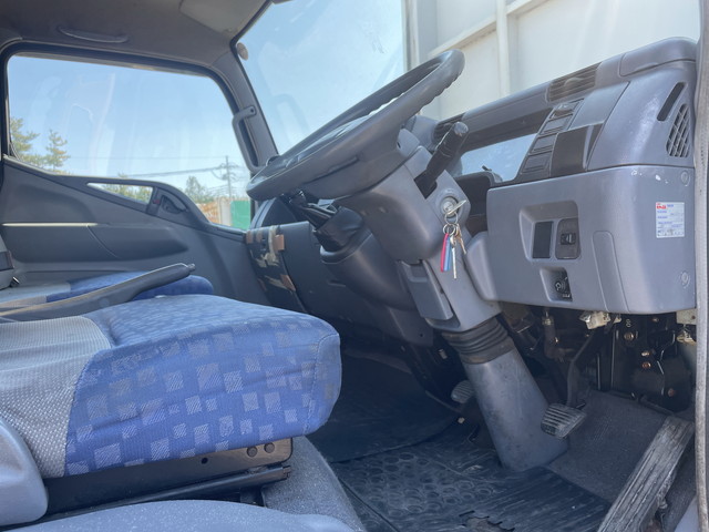 三菱ふそうキャンターアルミバン小型（2t・3t）[写真32]