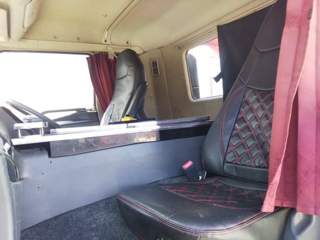 三菱ふそうスーパーグレートコンテナ専用車大型（10t）[写真28]