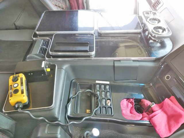 三菱ふそうスーパーグレートコンテナ専用車大型（10t）[写真33]