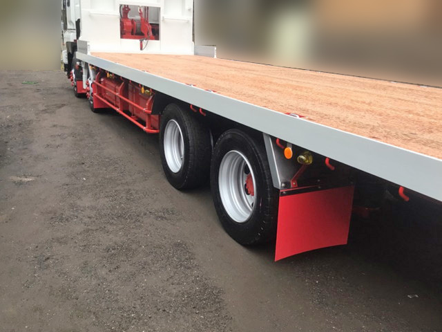 いすゞギガセルフローダー大型（10t）[写真06]