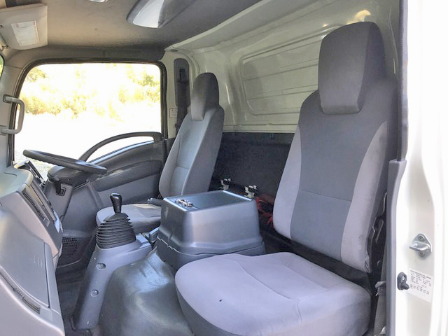 いすゞエルフパネルバン小型（2t・3t）[写真32]