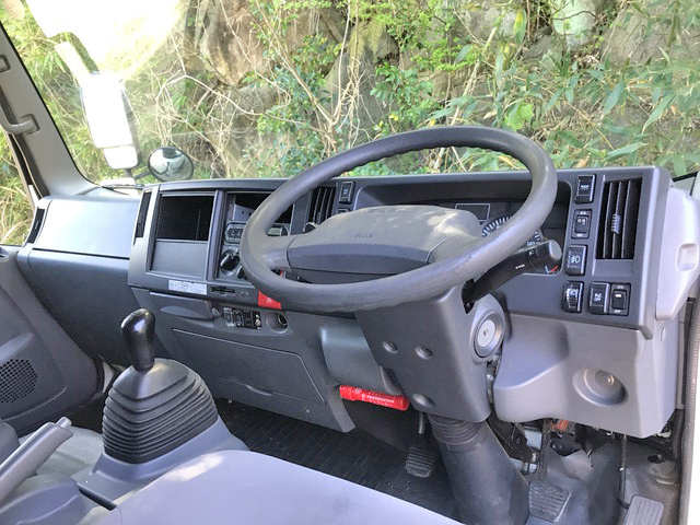 いすゞエルフパネルバン小型（2t・3t）[写真35]