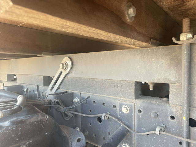 いすゞエルフ平ボディ小型（2t・3t）[写真20]