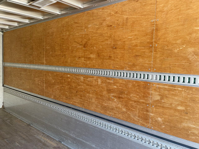 いすゞフォワードアルミウイング中型（4t）[写真11]