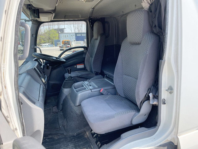 いすゞフォワードアルミウイング中型（4t）[写真28]