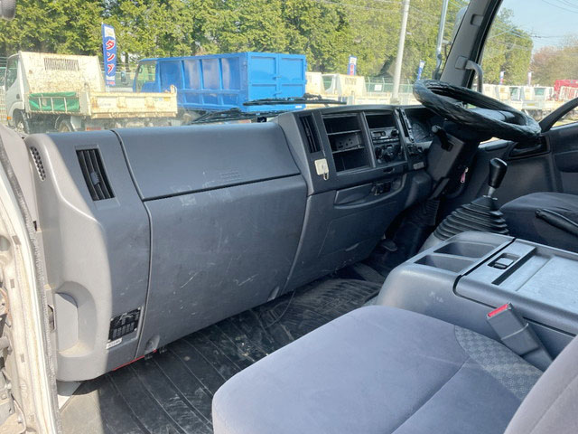 いすゞフォワードアルミウイング中型（4t）[写真32]