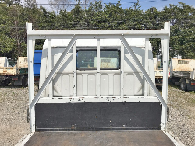 三菱ふそうキャンター平ボディ小型（2t・3t）[写真11]