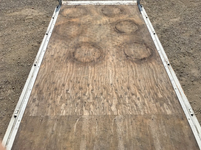 三菱ふそうキャンター平ボディ小型（2t・3t）[写真12]