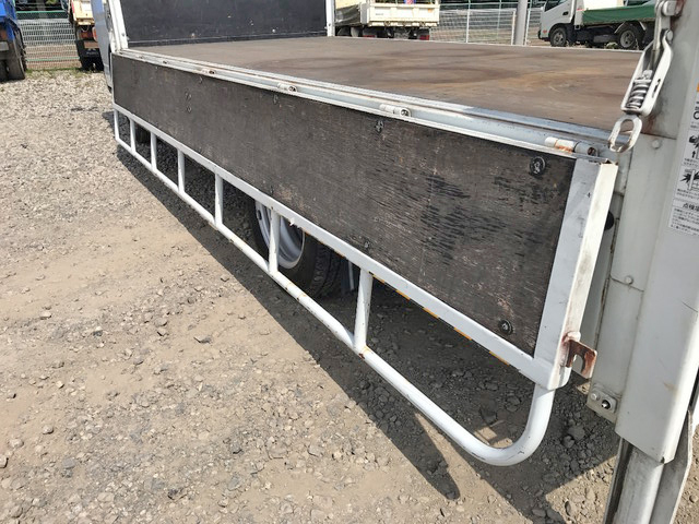 三菱ふそうキャンター平ボディ小型（2t・3t）[写真13]