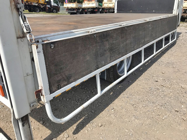 三菱ふそうキャンター平ボディ小型（2t・3t）[写真14]