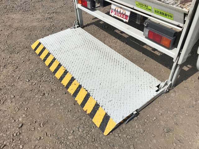 三菱ふそうキャンター平ボディ小型（2t・3t）[写真16]