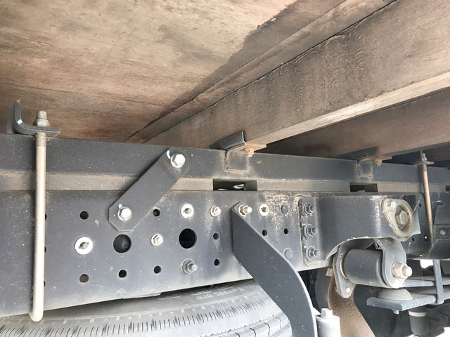 三菱ふそうキャンター平ボディ小型（2t・3t）[写真23]