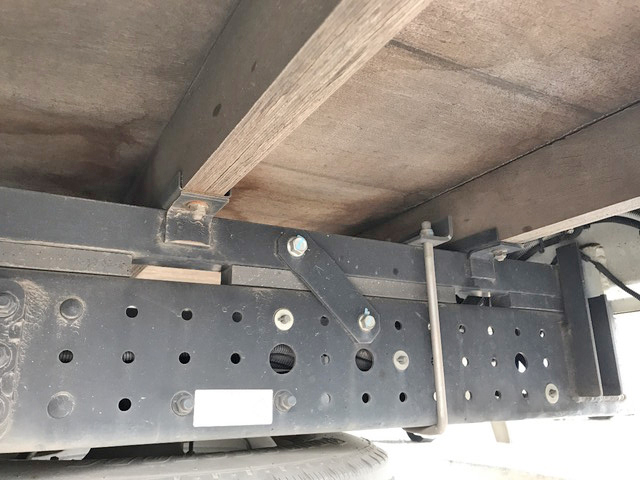 三菱ふそうキャンター平ボディ小型（2t・3t）[写真24]