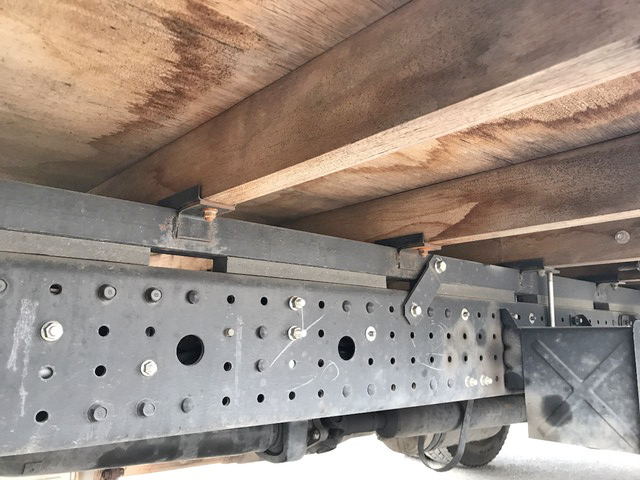 三菱ふそうキャンター平ボディ小型（2t・3t）[写真25]