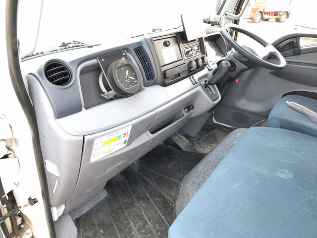 三菱ふそうキャンター平ボディ小型（2t・3t）[写真32]