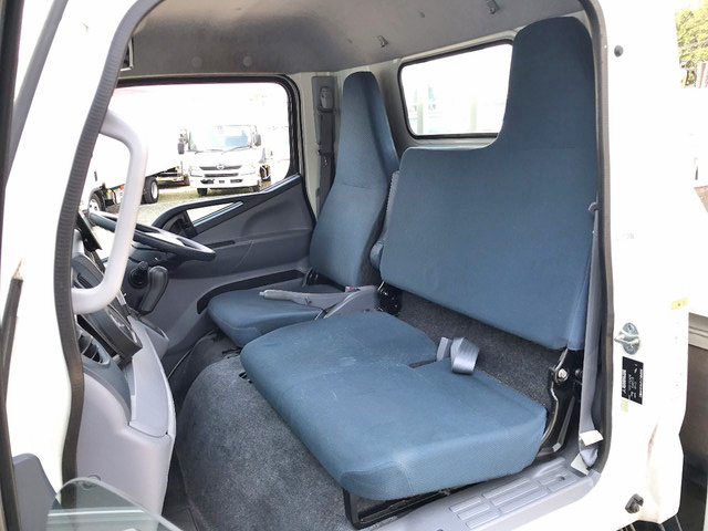 三菱ふそうキャンター平ボディ小型（2t・3t）[写真33]