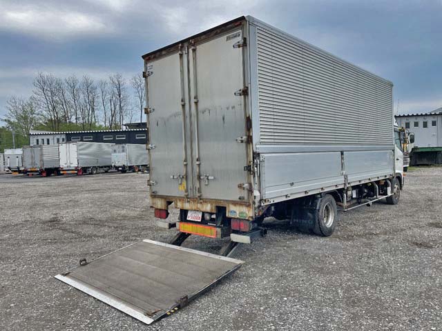 日野レンジャーアルミウイング中型（4t）[写真02]