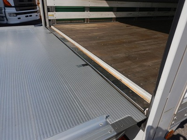 日野デュトロアルミバン小型（2t・3t）[写真11]