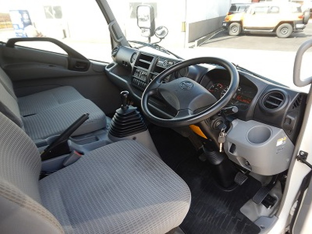 日野デュトロアルミバン小型（2t・3t）[写真23]