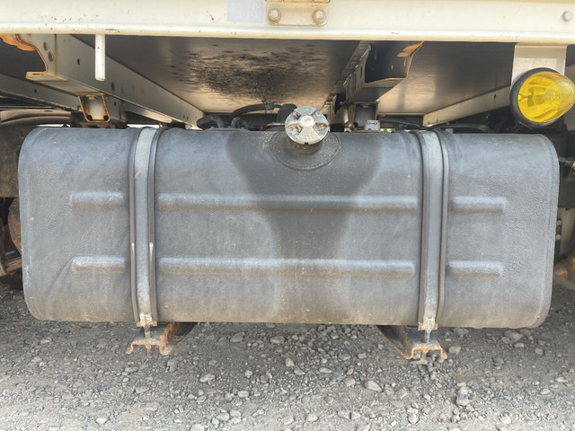 日野デュトロ平ボディ小型（2t・3t）[写真18]