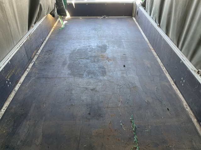 いすゞエルフカーテン車小型（2t・3t）[写真10]