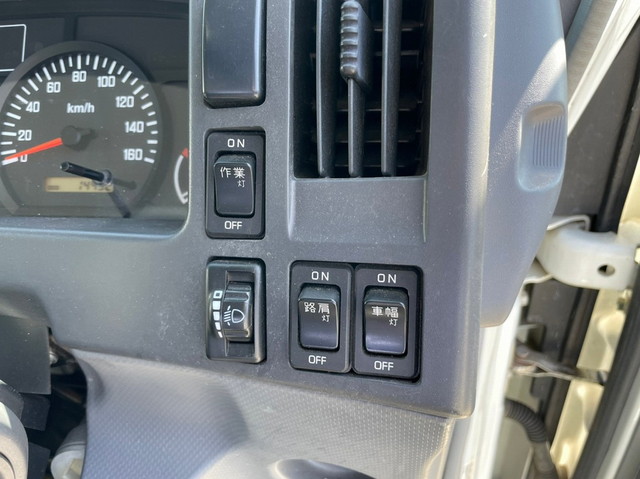 いすゞエルフカーテン車小型（2t・3t）[写真23]