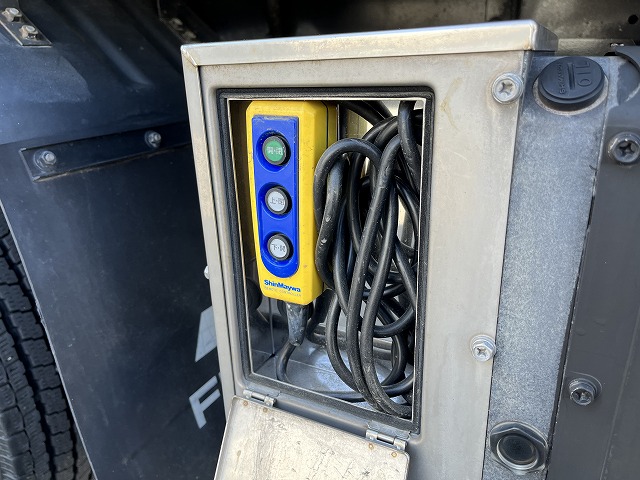 三菱ふそうキャンターアルミバン小型（2t・3t）[写真10]