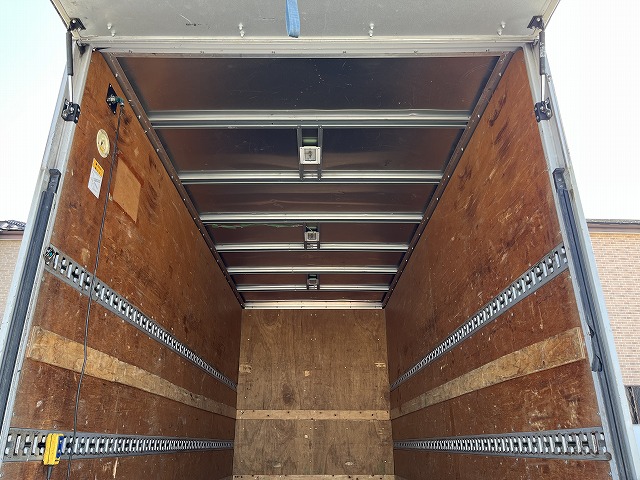 三菱ふそうキャンターアルミバン小型（2t・3t）[写真17]