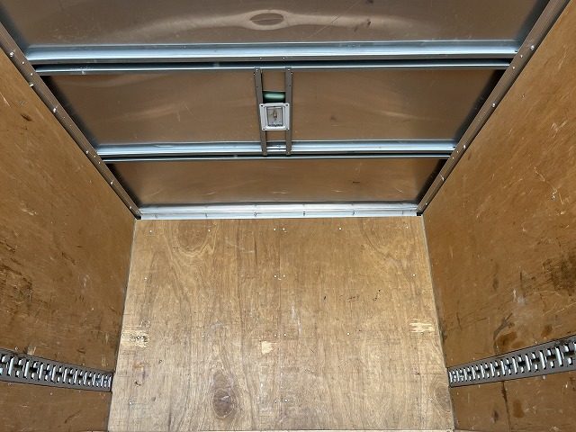 三菱ふそうキャンターアルミバン小型（2t・3t）[写真19]