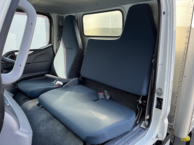 三菱ふそうキャンターアルミバン小型（2t・3t）[写真35]