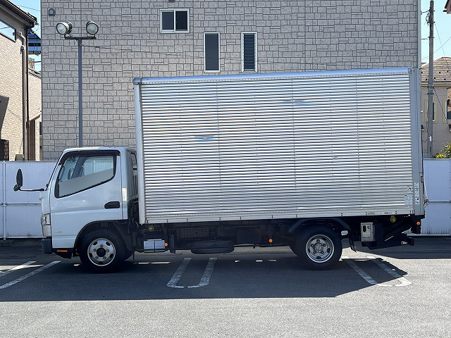 三菱ふそうキャンターアルミバン小型（2t・3t）[写真06]