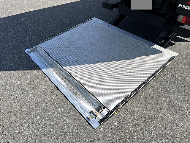 三菱ふそうキャンターアルミバン小型（2t・3t）[写真09]