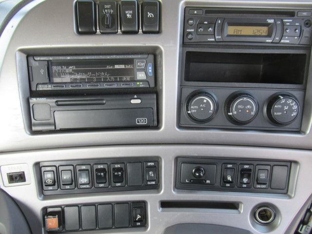 UDトラックスクオントレーラーヘッド（トラクターヘッド）大型（10t）[写真12]