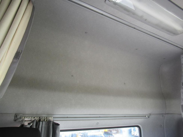 UDトラックスクオントレーラーヘッド（トラクターヘッド）大型（10t）[写真14]