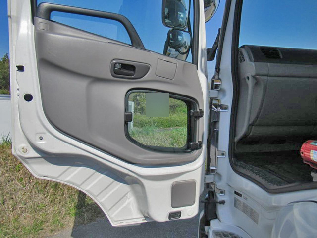 UDトラックスクオントレーラーヘッド（トラクターヘッド）大型（10t）[写真17]