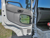 UDトラックスクオントレーラーヘッド（トラクターヘッド）大型（10t）[写真17]