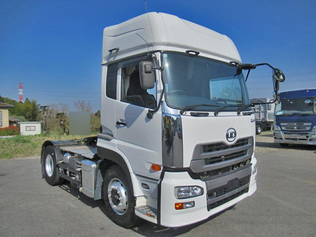UDトラックスクオントレーラーヘッド（トラクターヘッド）大型（10t）[写真02]