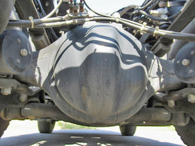 UDトラックスクオントレーラーヘッド（トラクターヘッド）大型（10t）[写真20]