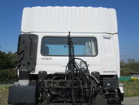 UDトラックスクオントレーラーヘッド（トラクターヘッド）大型（10t）[写真24]