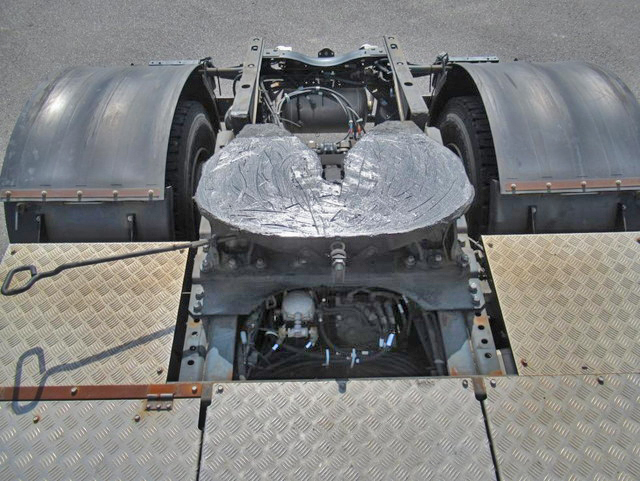 UDトラックスクオントレーラーヘッド（トラクターヘッド）大型（10t）[写真25]