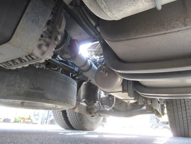 UDトラックスクオントレーラーヘッド（トラクターヘッド）大型（10t）[写真28]