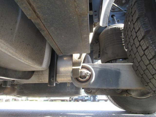 UDトラックスクオントレーラーヘッド（トラクターヘッド）大型（10t）[写真29]